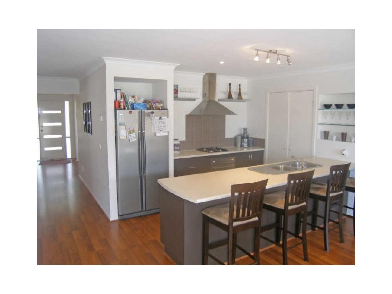 6 Ogle Way, Cranbourne North VIC 3977
