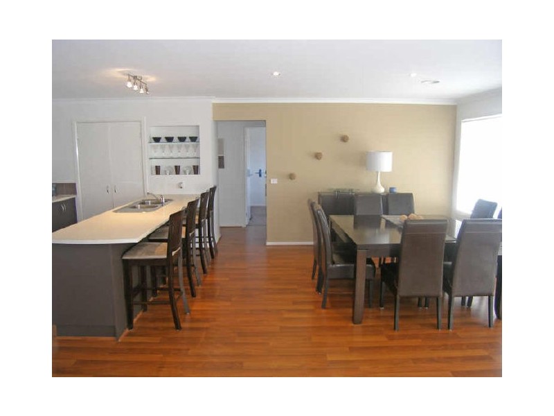 6 Ogle Way, Cranbourne North VIC 3977