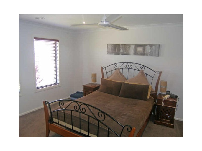 6 Ogle Way, Cranbourne North VIC 3977