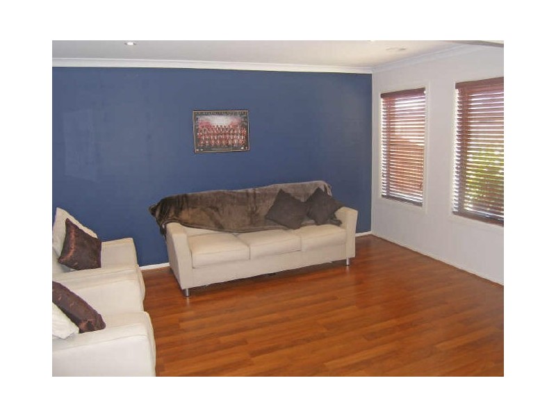 6 Ogle Way, Cranbourne North VIC 3977