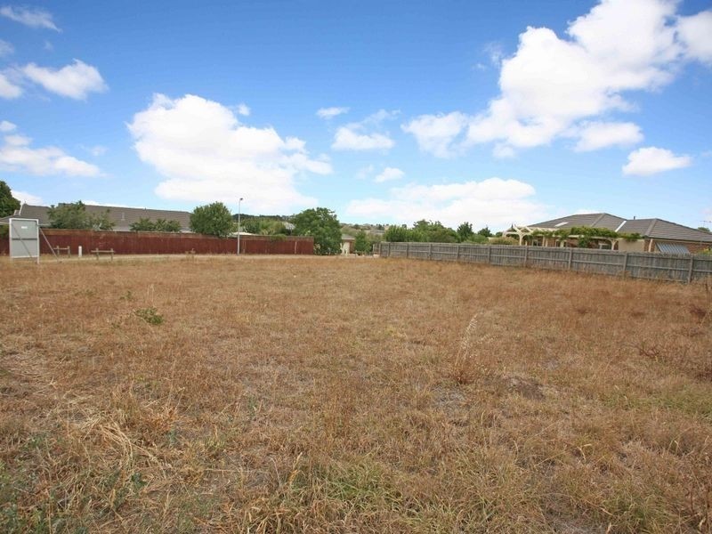 4 Redmore Court, Berwick VIC 3806