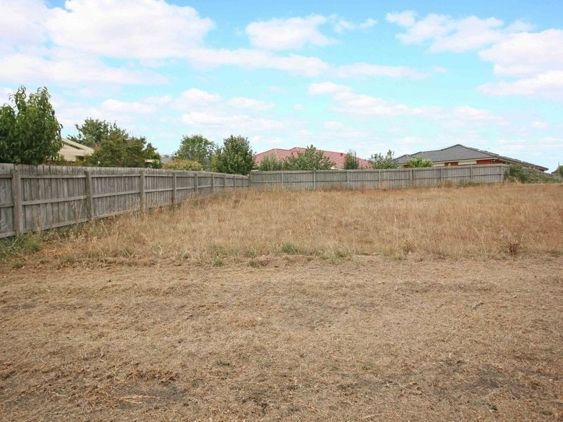 4 Redmore Court, Berwick VIC 3806