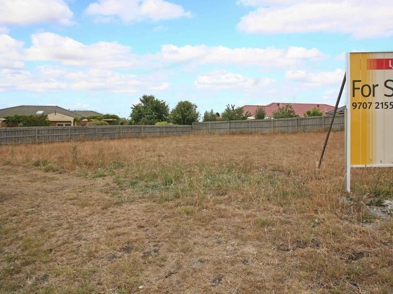 4 Redmore Court, Berwick VIC 3806