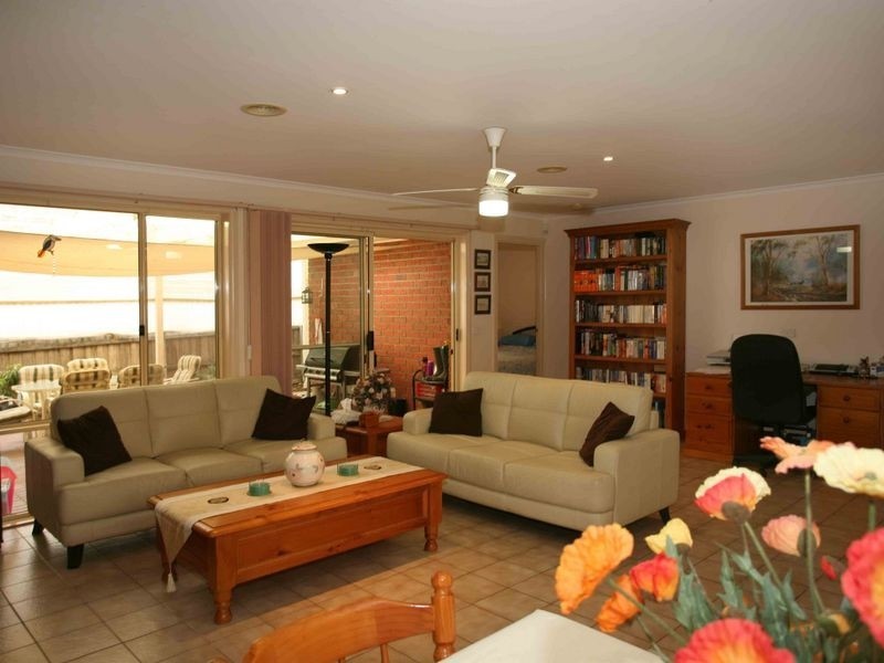 53 Bemersyde Drive, Berwick VIC 3806