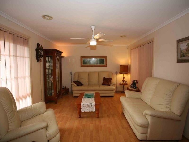 53 Bemersyde Drive, Berwick VIC 3806