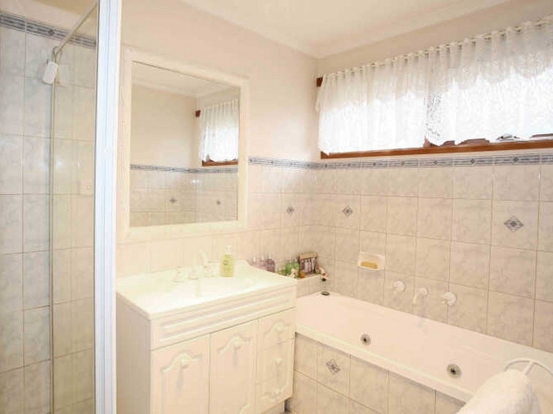 2 Tara Court, Hallam VIC 3803