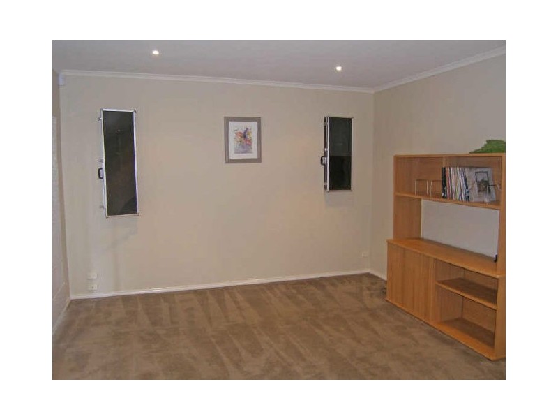 8 Sheldon Drive, Berwick VIC 3806