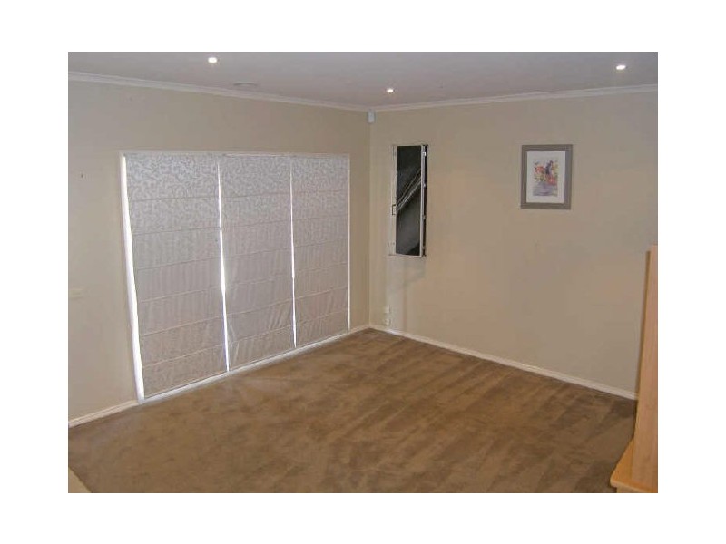 8 Sheldon Drive, Berwick VIC 3806