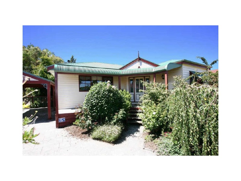 4 Kevin Close, Beaconsfield VIC 3807