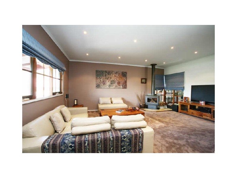 4 Kevin Close, Beaconsfield VIC 3807