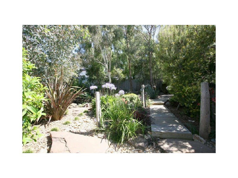 4 Kevin Close, Beaconsfield VIC 3807