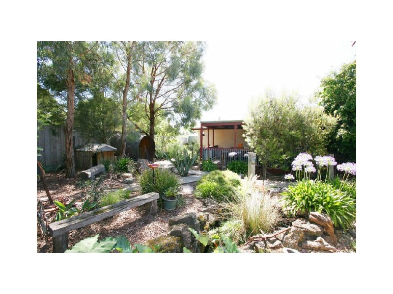 4 Kevin Close, Beaconsfield VIC 3807