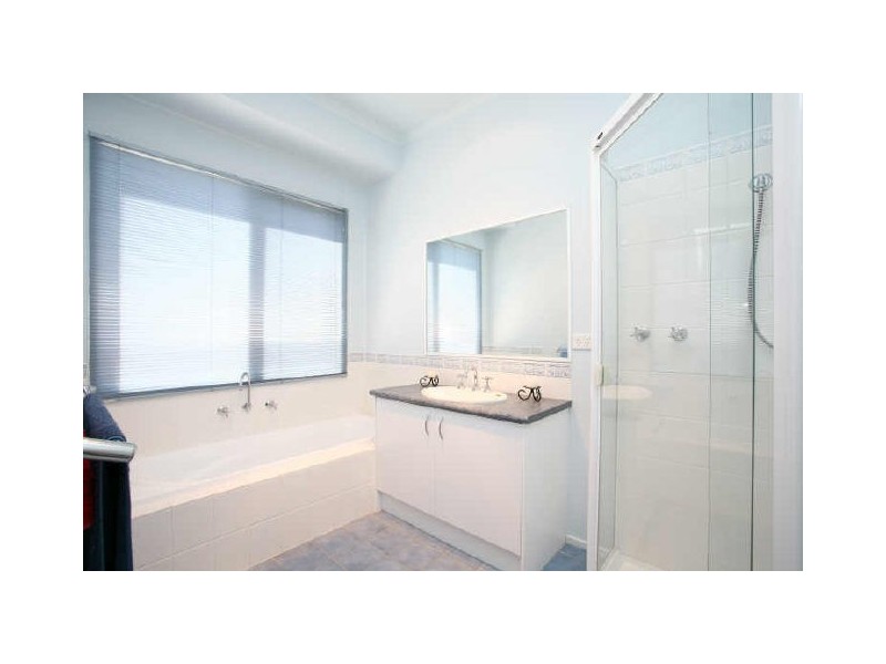 4 Kevin Close, Beaconsfield VIC 3807