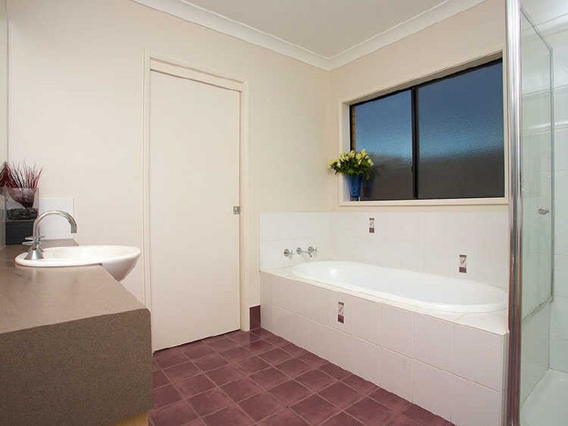 19 Hartsmere Drive, Berwick VIC 3806