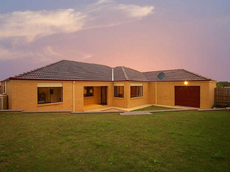 19 Hartsmere Drive, Berwick VIC 3806