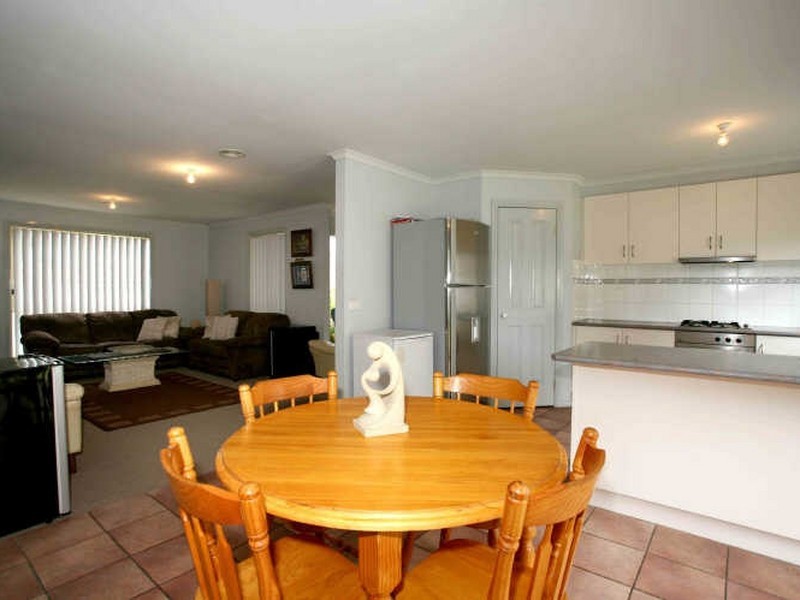 37 Silkwood Avenue, Berwick VIC 3806