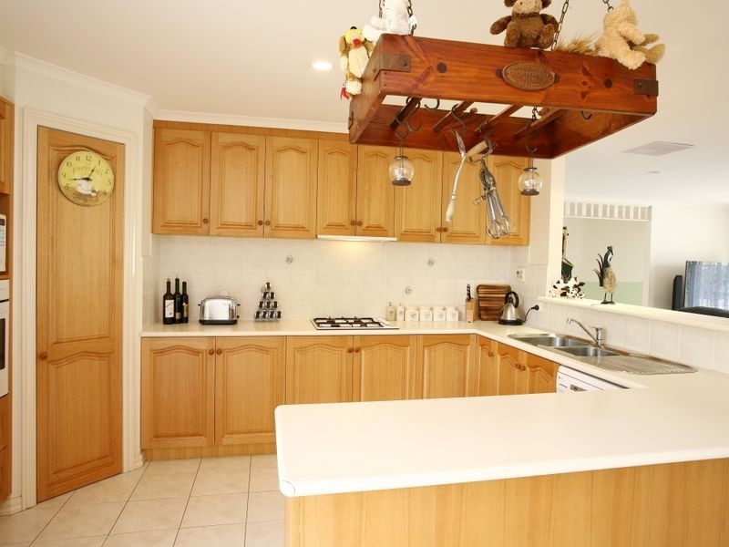 3 Robinswood Parade, Narre Warren South VIC 3805