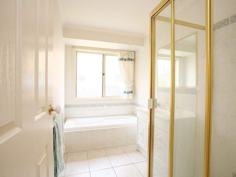 3 Robinswood Parade, Narre Warren South VIC 3805