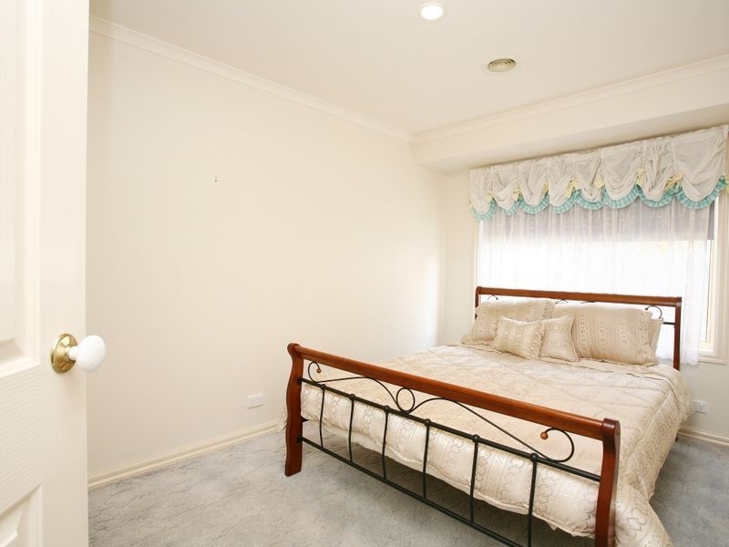 3 Robinswood Parade, Narre Warren South VIC 3805