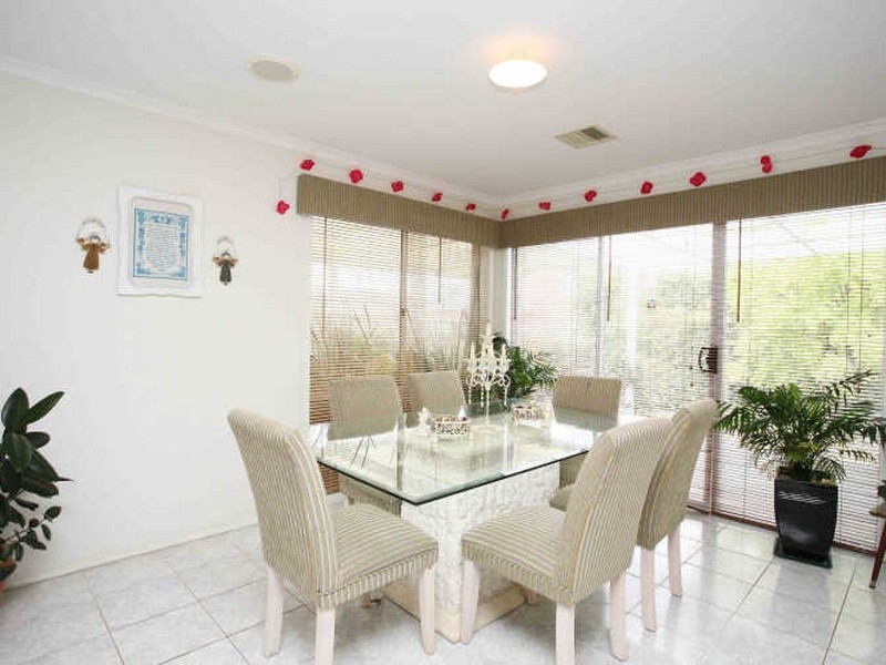 114 Berwick Springs Promenade, Narre Warren South VIC 3805