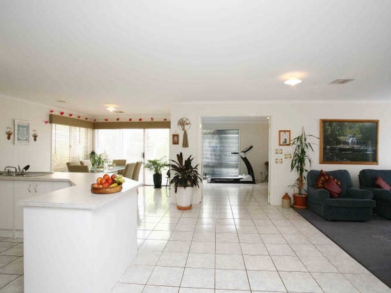 114 Berwick Springs Promenade, Narre Warren South VIC 3805