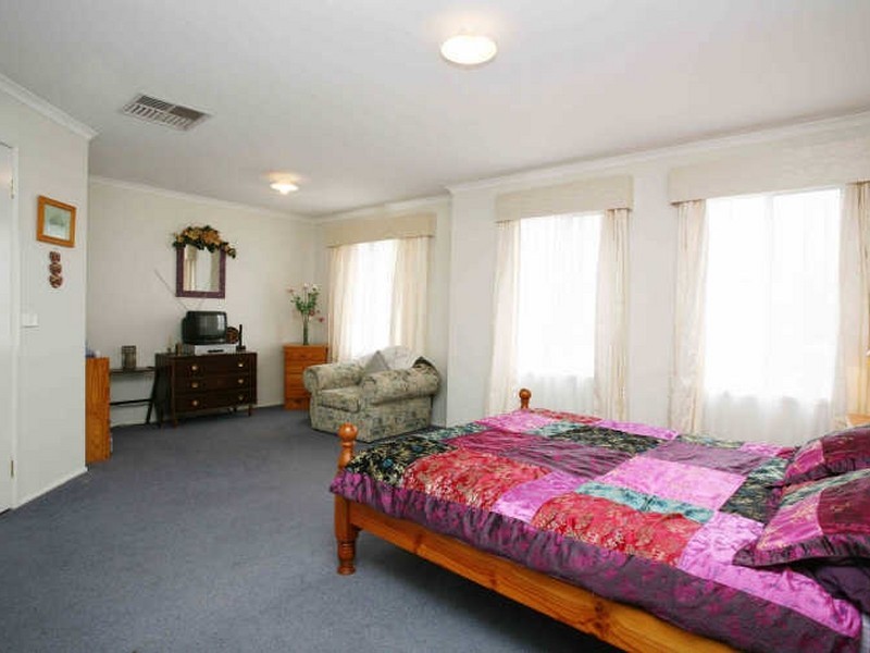 114 Berwick Springs Promenade, Narre Warren South VIC 3805