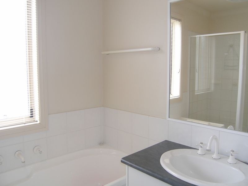 5/133 Bemersyde Drive, Berwick VIC 3806