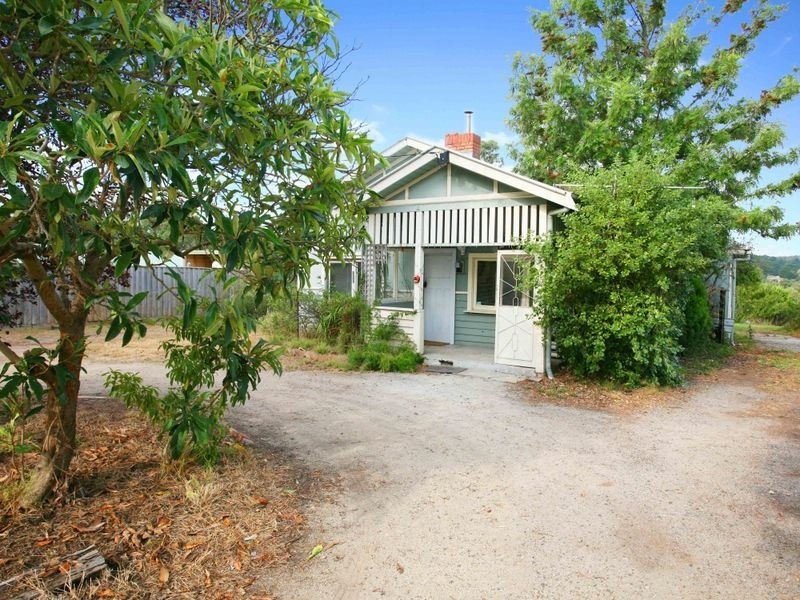 402 Emerald-Beaconsfield Road, Guys Hill VIC 3807