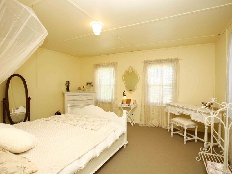 402 Emerald-Beaconsfield Road, Guys Hill VIC 3807