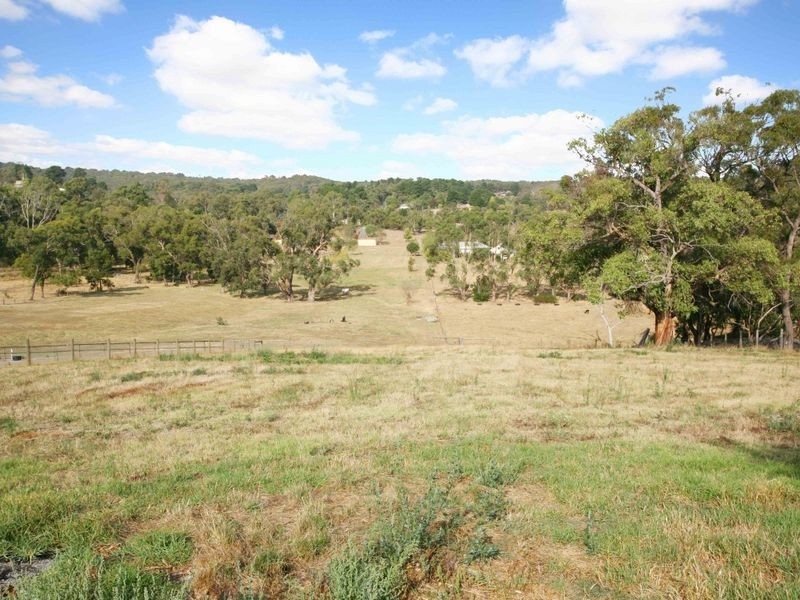 402 Emerald-Beaconsfield Road, Guys Hill VIC 3807