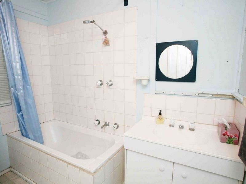 402 Emerald-Beaconsfield Road, Guys Hill VIC 3807