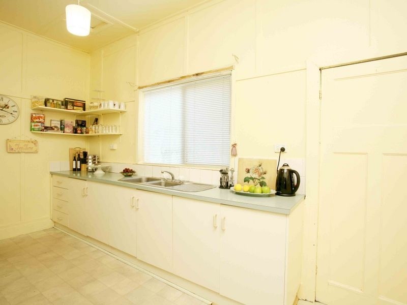 402 Emerald-Beaconsfield Road, Guys Hill VIC 3807