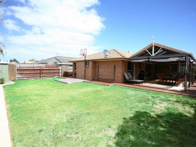 8 Retreat Circuit, Beaconsfield VIC 3807