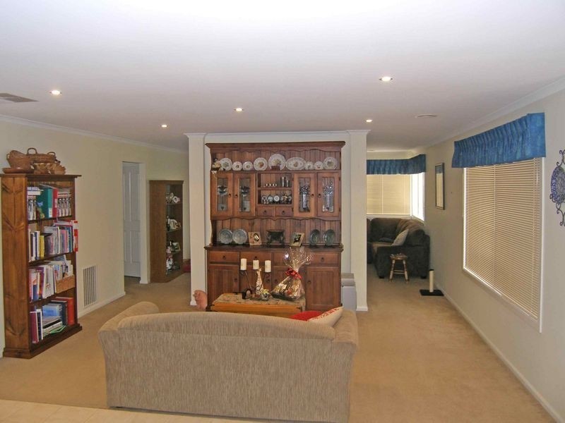 40 Pevensey Drive, Narre Warren South VIC 3805