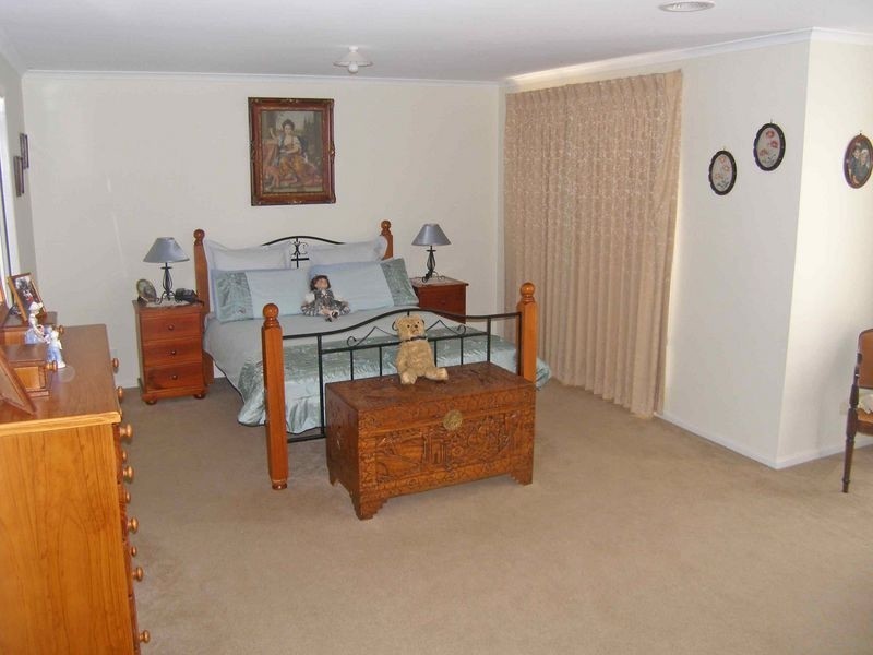 40 Pevensey Drive, Narre Warren South VIC 3805