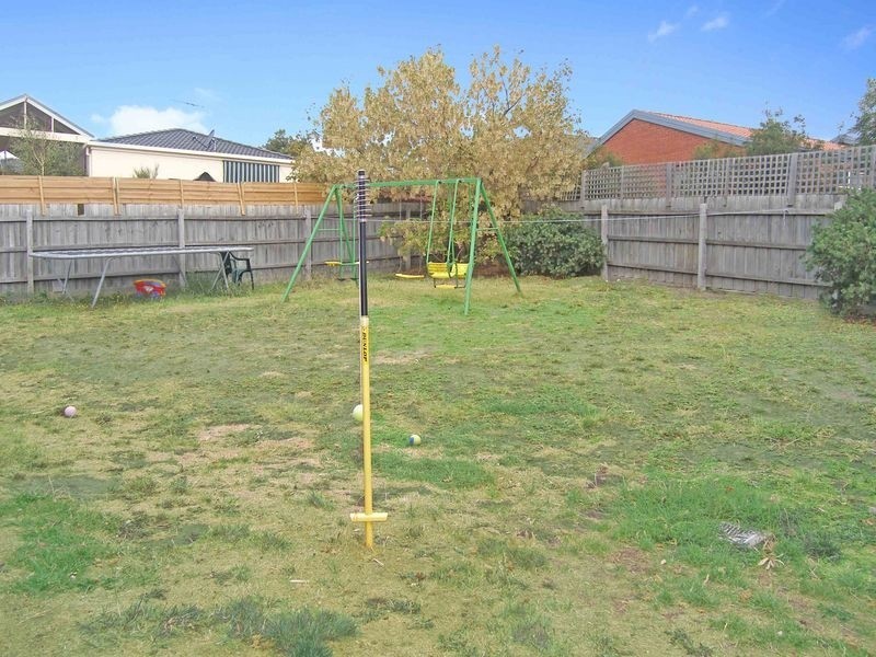 4 Grange Circuit, Beaconsfield VIC 3807