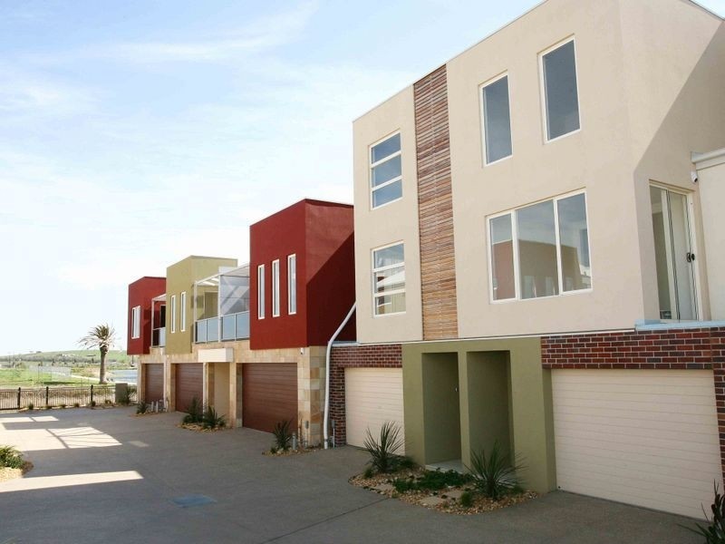 4/16-20 Cormorant Parade, Pakenham VIC 3810