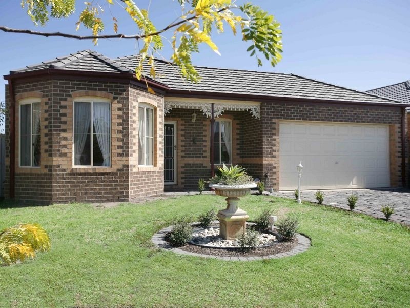 10 Clearwater Drive, Pakenham VIC 3810