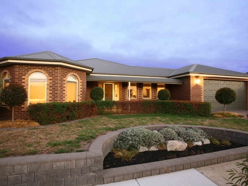 11 Aitken Court, Berwick VIC 3806