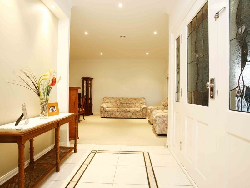 11 Aitken Court, Berwick VIC 3806