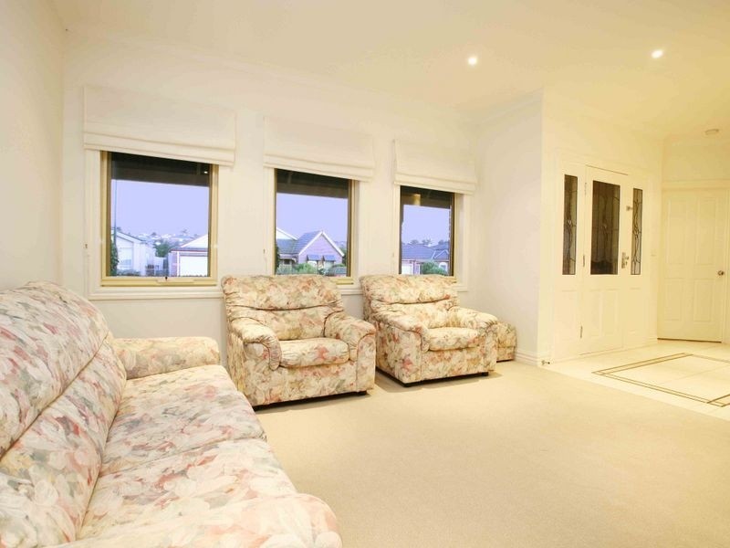 11 Aitken Court, Berwick VIC 3806