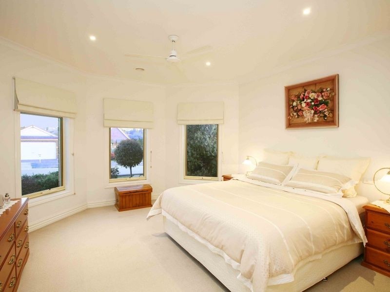 11 Aitken Court, Berwick VIC 3806