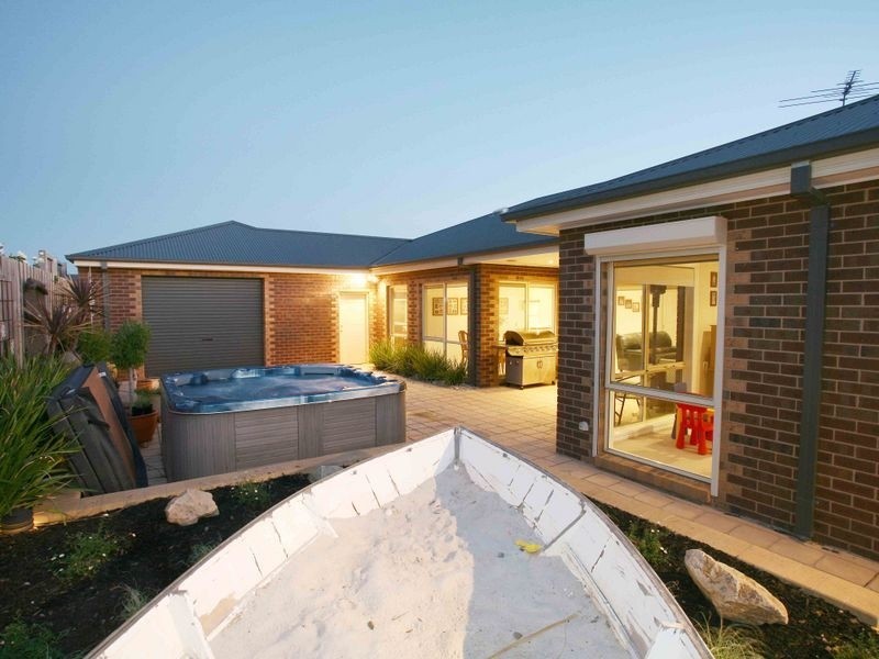 11 Aitken Court, Berwick VIC 3806