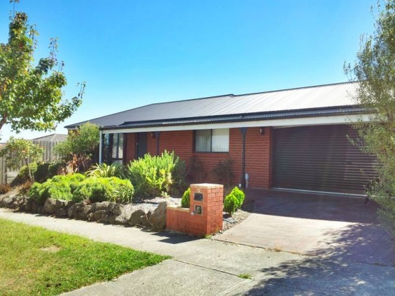 12 Domain Drive, Berwick VIC 3806