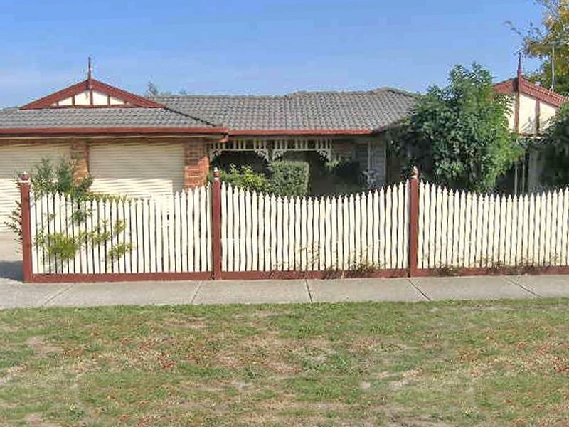 3 Glenn Erin Way, Berwick VIC 3806