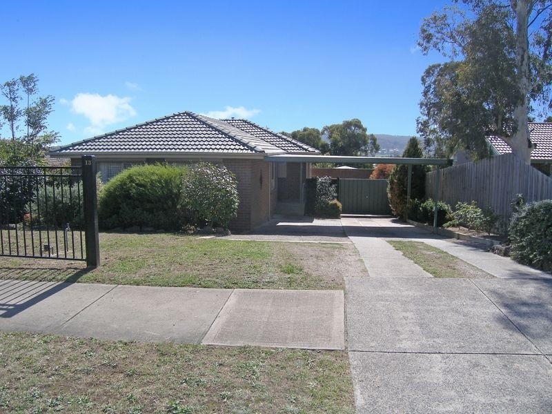 13 Scotsburn Way, Endeavour Hills VIC 3802