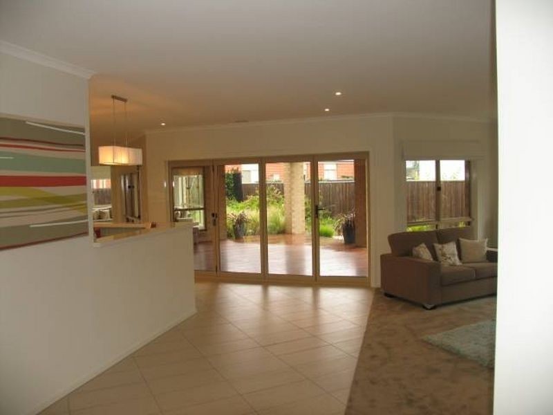 2 The Esplanade, Narre Warren South VIC 3805