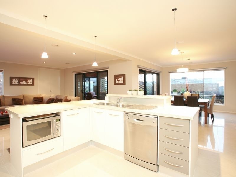 39 Lorikeet Drive, Berwick VIC 3806