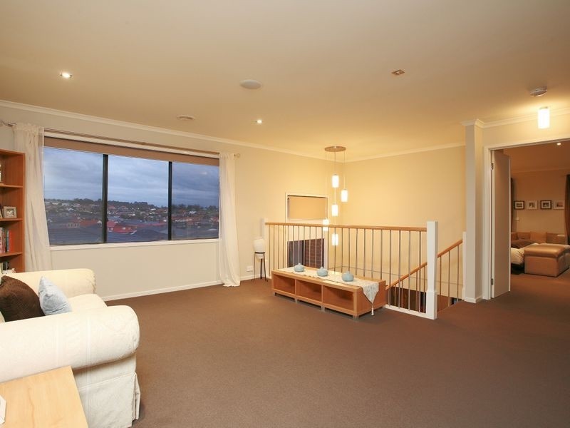 39 Lorikeet Drive, Berwick VIC 3806