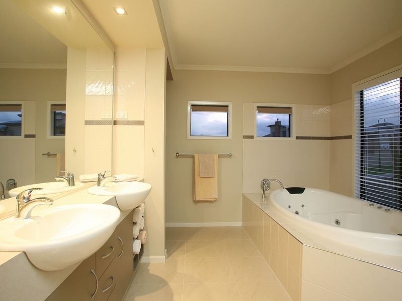 39 Lorikeet Drive, Berwick VIC 3806